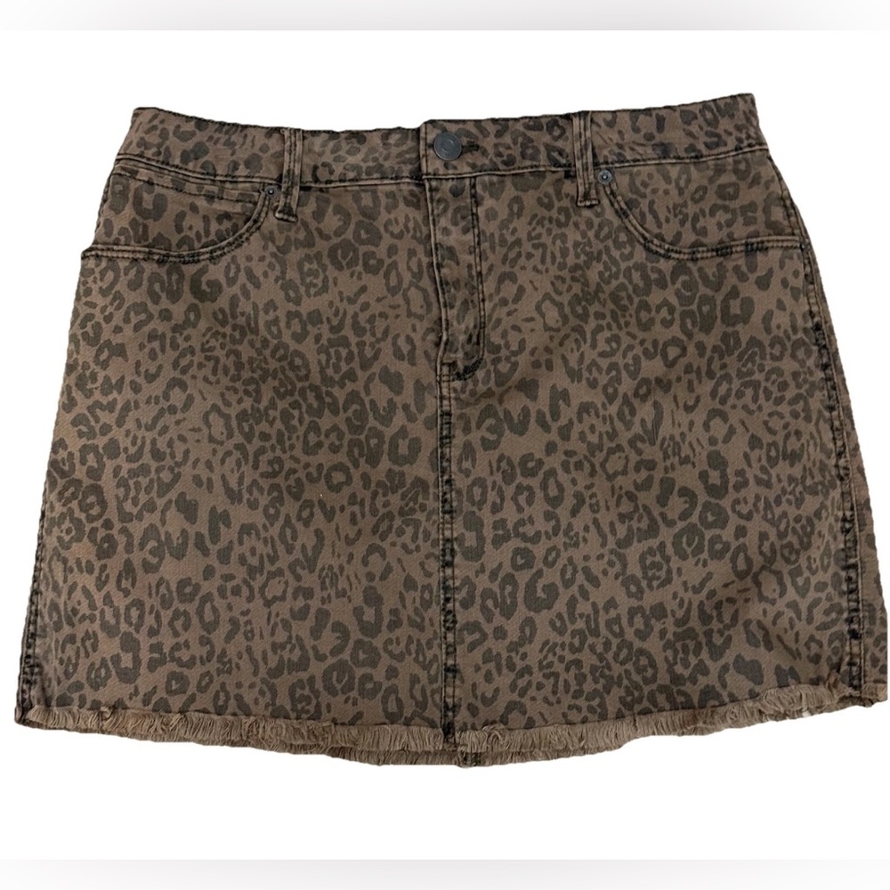 ☀️ $5 sale Ladies "Mudd" Size 15, Leopard, 5 Pocket, Fray Hem Skirt